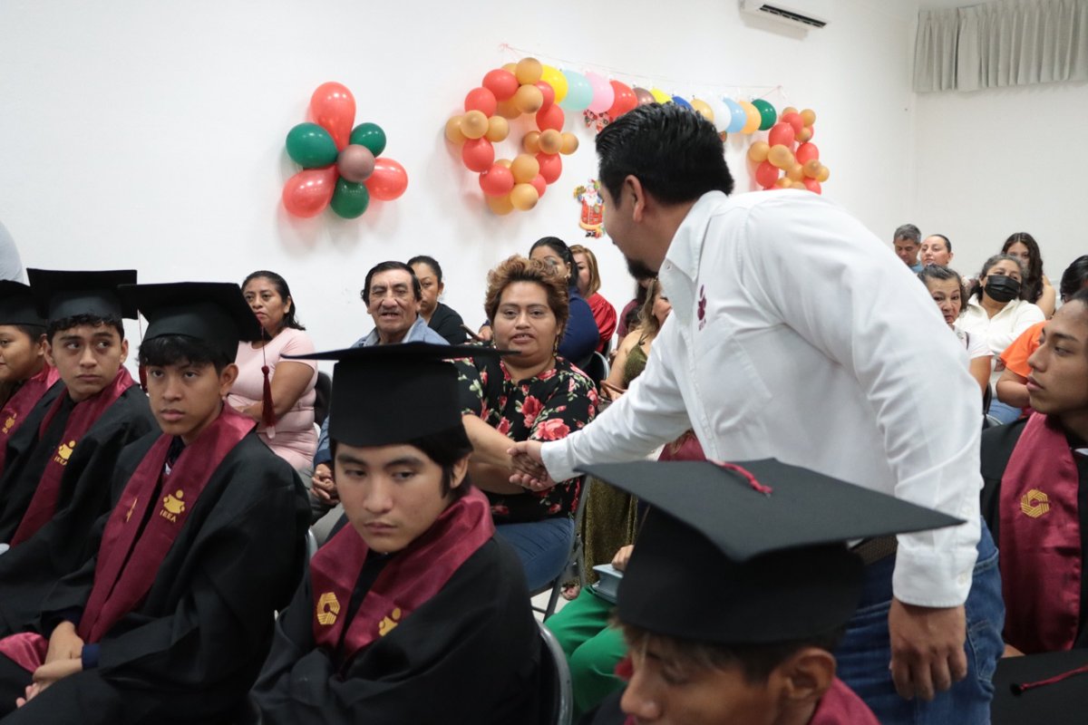 ENTREGA IEEA CONSTANCIAS DE ALFABETIZACIÓN, CERTIFICADOS DE PRIMARIA Y SECUNDARIA