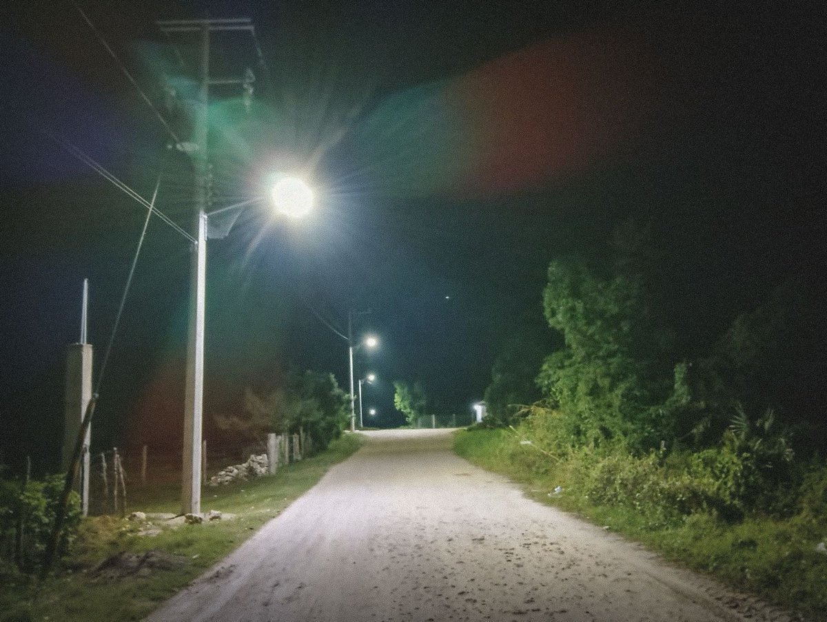 CONTINÚAN LOS TRABAJOS DE AMPLIACIÓN DE LA RED DE ELECTRIFICACIÓN EN ULUMAL