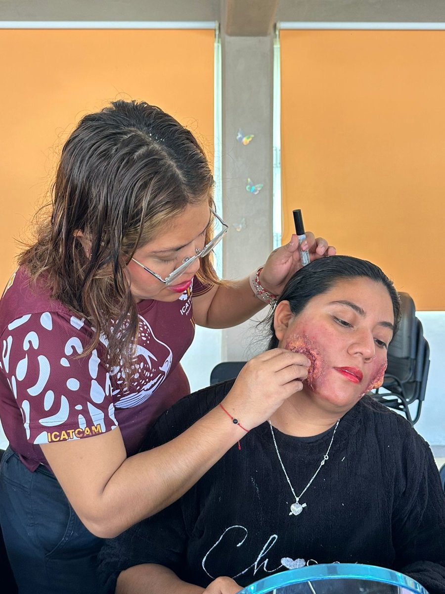 ICAT PLANTEL XPUJIL IMPARTE CURSO “MAQUILLAJE DE FANTASÍA”