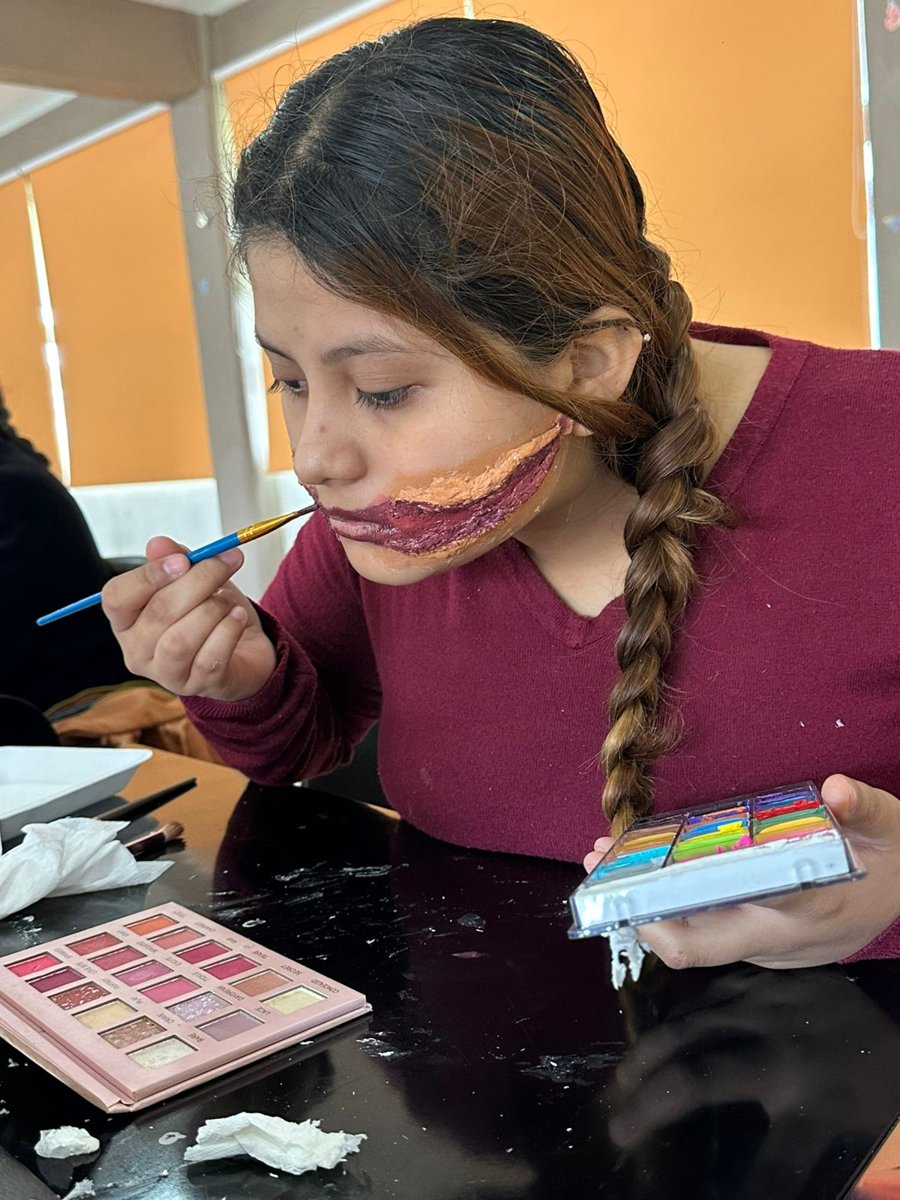 ICAT PLANTEL XPUJIL IMPARTE CURSO “MAQUILLAJE DE FANTASÍA”
