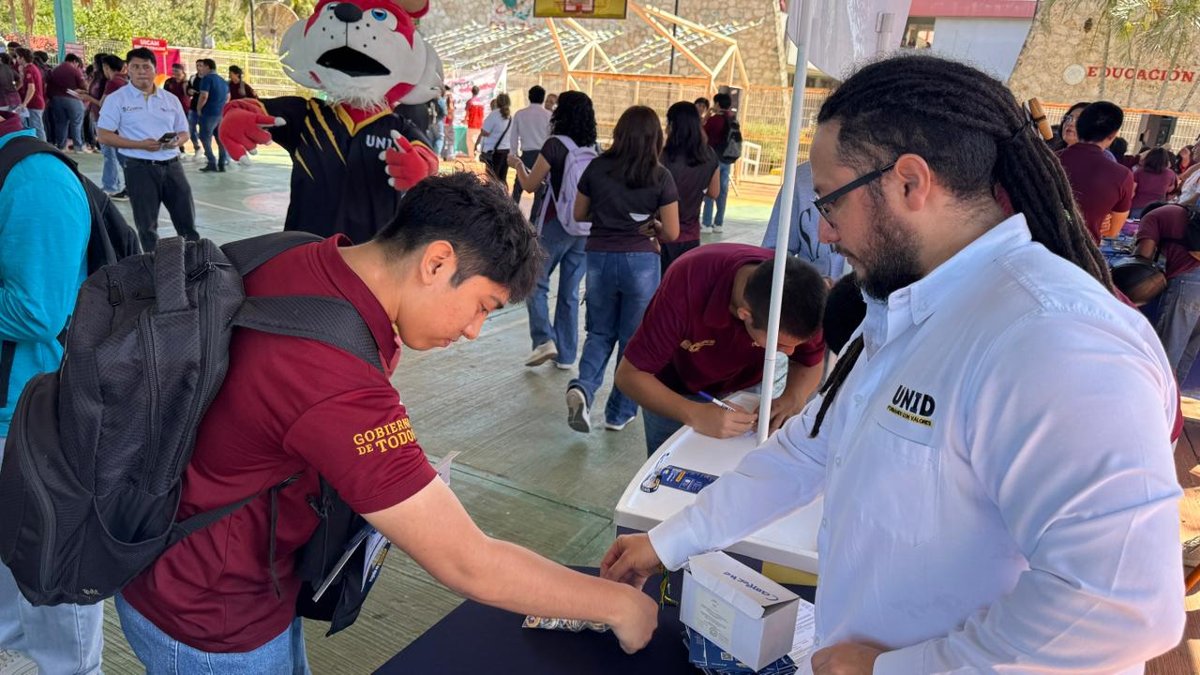 CECYTEC IMPULSA EL FUTURO PROFESIONAL DE LAS Y LOS JÓVENES DEL PLANTEL POMUCH EN LA FERIA VOCACIONAL 2026