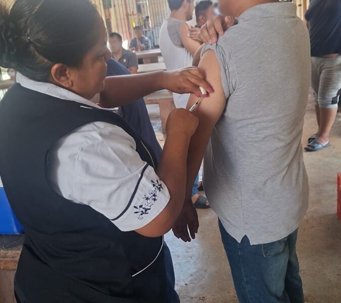 REFUERZA CERCO SANITARIO EN CENTRO PENITENCIARIO DE CARMEN CON JORNADA DE VACUNACIÓN