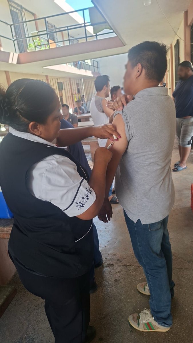 REFUERZA CERCO SANITARIO EN CENTRO PENITENCIARIO DE CARMEN CON JORNADA DE VACUNACIÓN