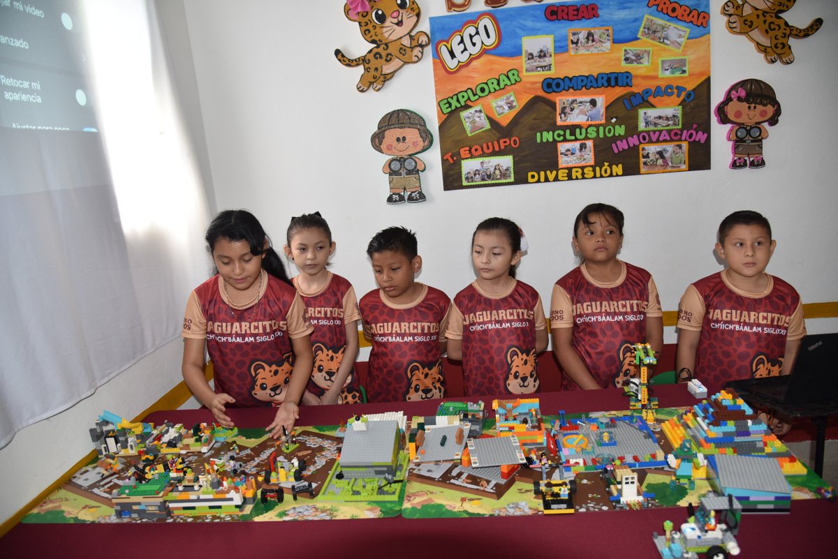 ESTUDIANTES DEL CDC SIGLO XXI TRIUNFAN EN COMPETENCIA NACIONAL DE ROBÓTICA