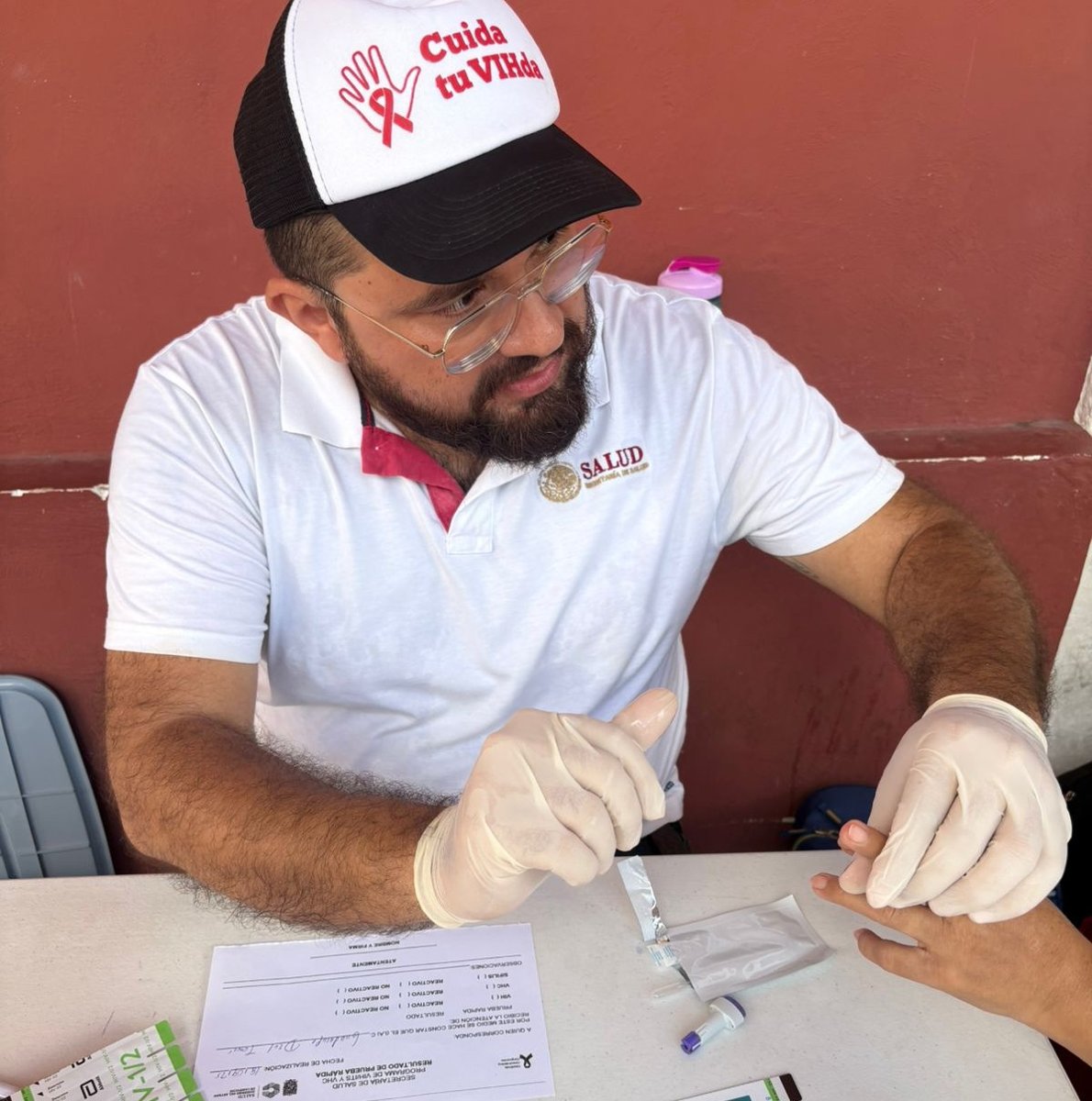 PREVÉN EL VIH EN SITIOS PÚBLICOS Y ESCUELAS
