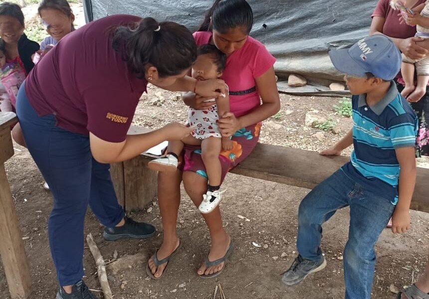 CAPACITAN A POBLACIÓN DE COMUNIDADES RURALES EN PREVENCIÓN DE ENFERMEDADES