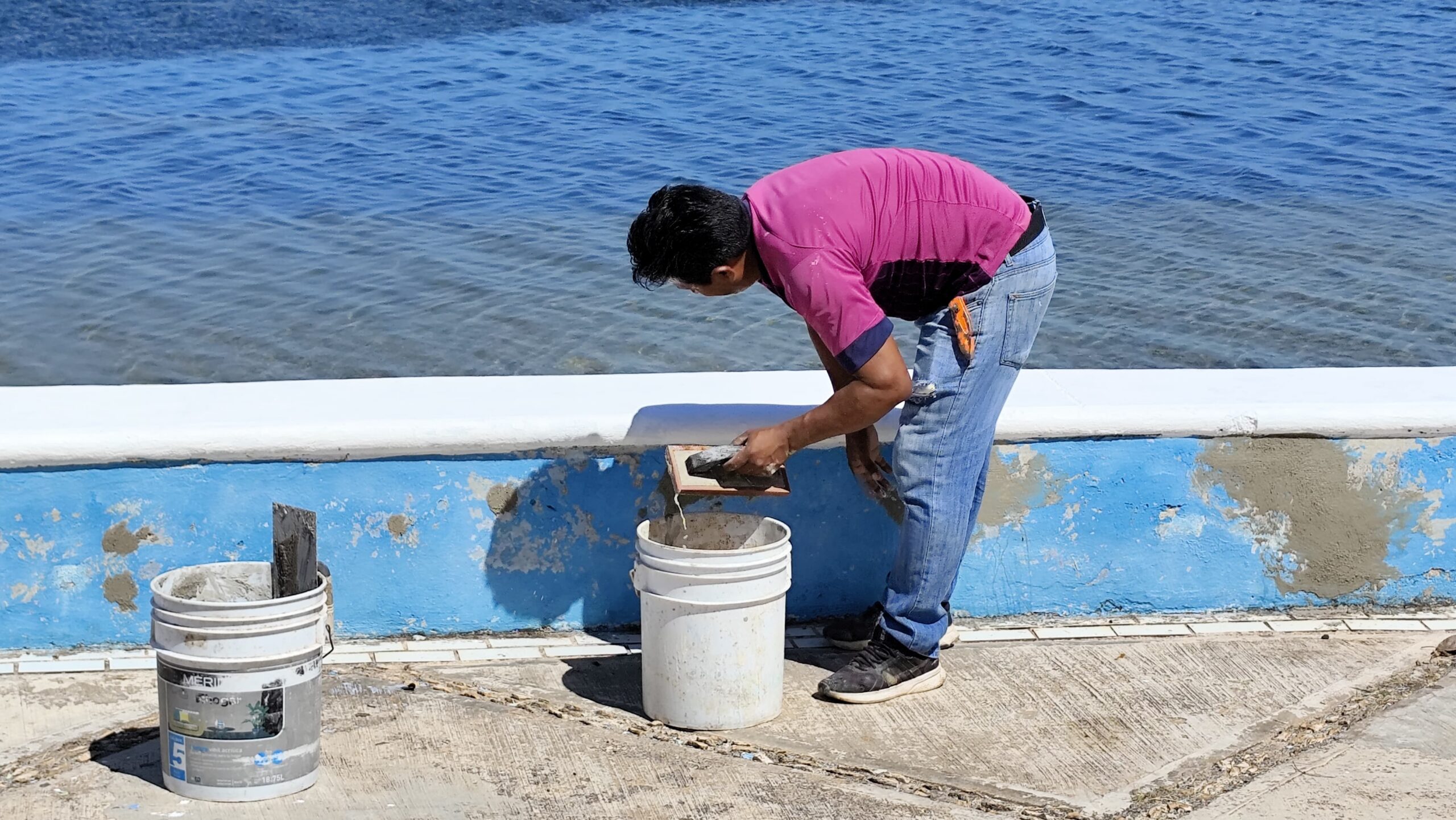 PINTURA Y RESANE EN ZONA DE COCTELEROS