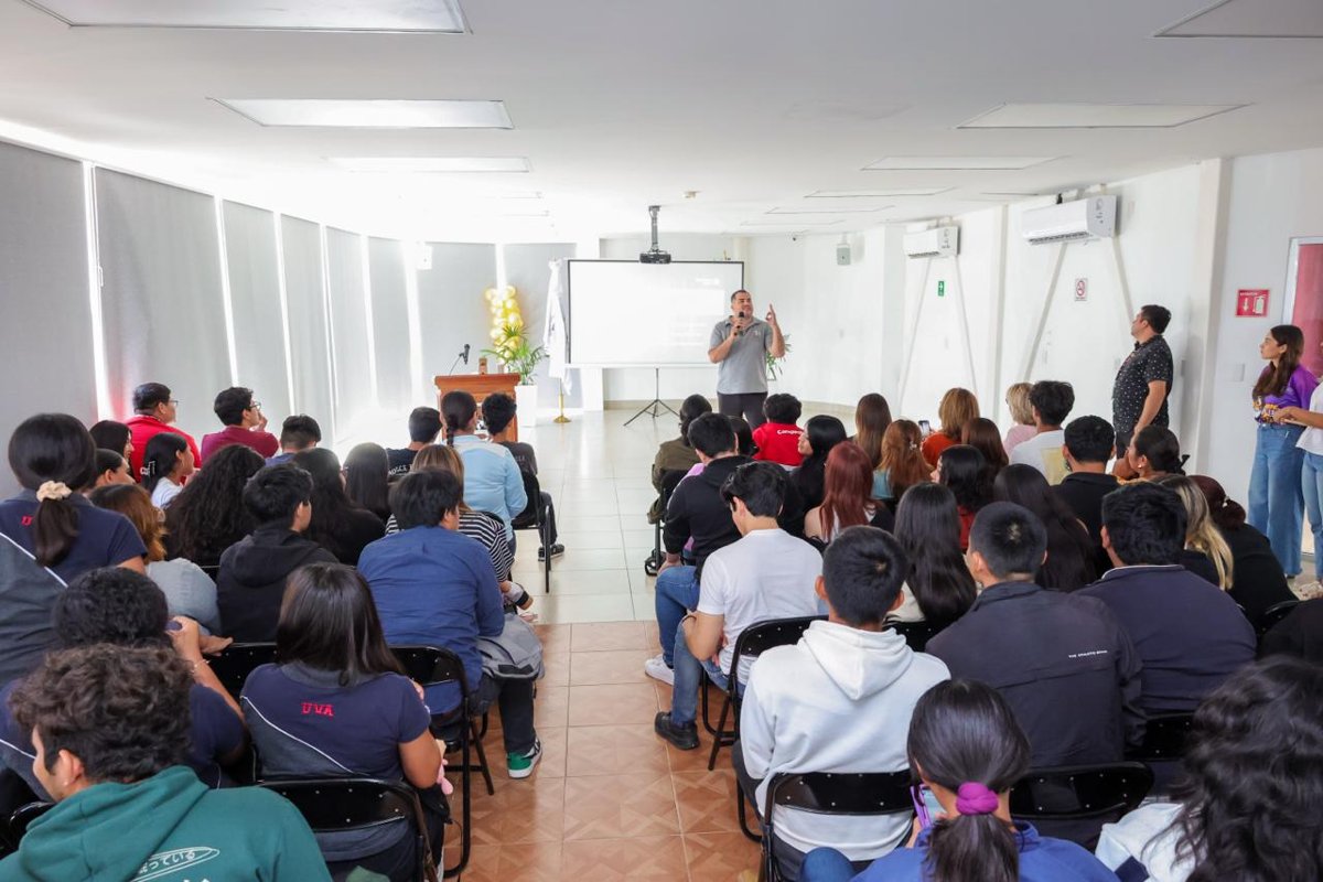 IMEC ENTREGA CARTILLAS DE DERECHOS DE LAS MUJERES A ESTUDIANTES DE LA UNIVERSIDAD VISCAYA