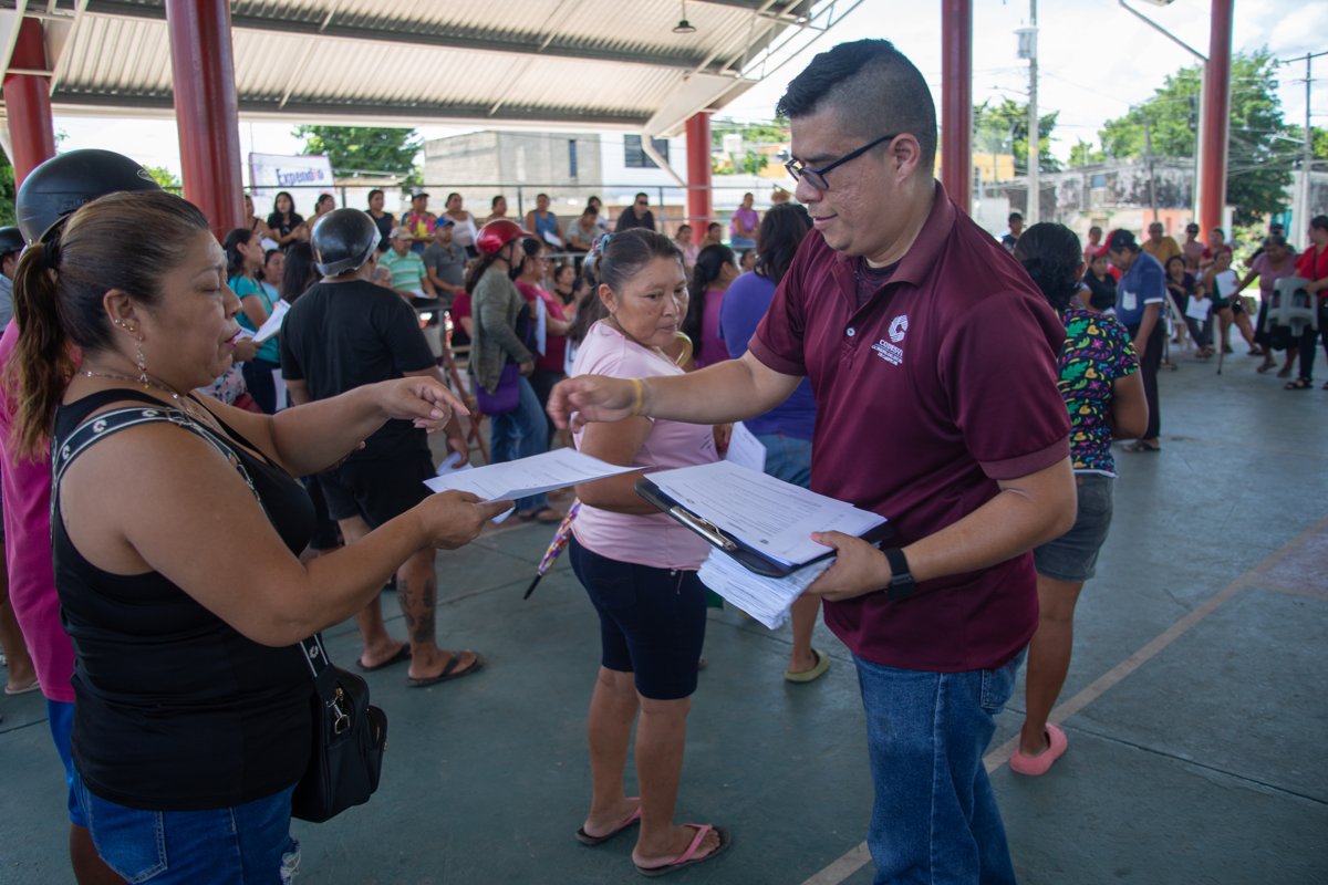 CODESVI ACERCA PROGRAMAS DE VIVIENDA Y ENTREGA APOYOS EN CALKINÍ