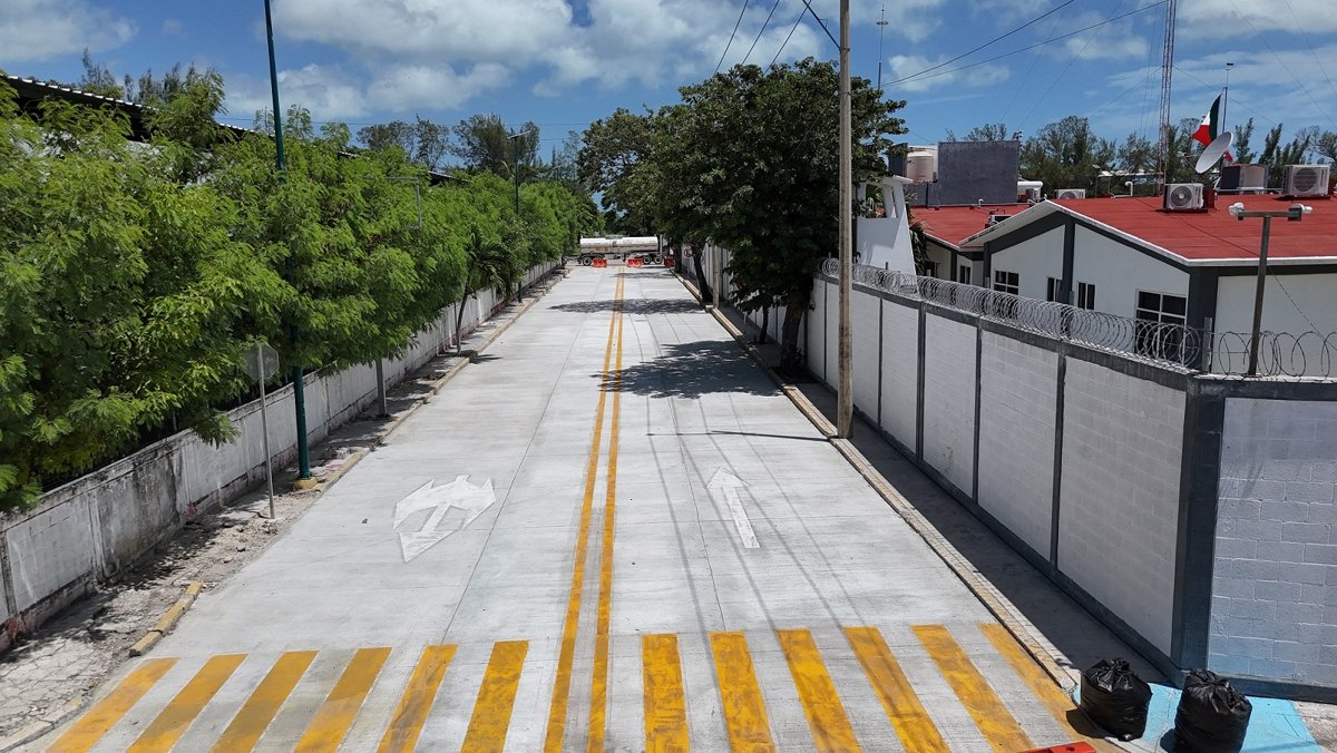 INVIERTE APICAM MÁS DE 2 MDP. EN PAVIMENTACIÓN DEL PUERTO ISLA DEL CARMEN