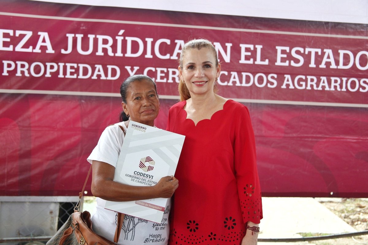 AVANZA CAMPECHE EN JUSTICIA SOCIAL Y CERTEZA JURÍDICA: SE ENTREGAN ESCRITURAS PÚBLICAS Y TÍTULOS DE PROPIEDAD EN CARMEN