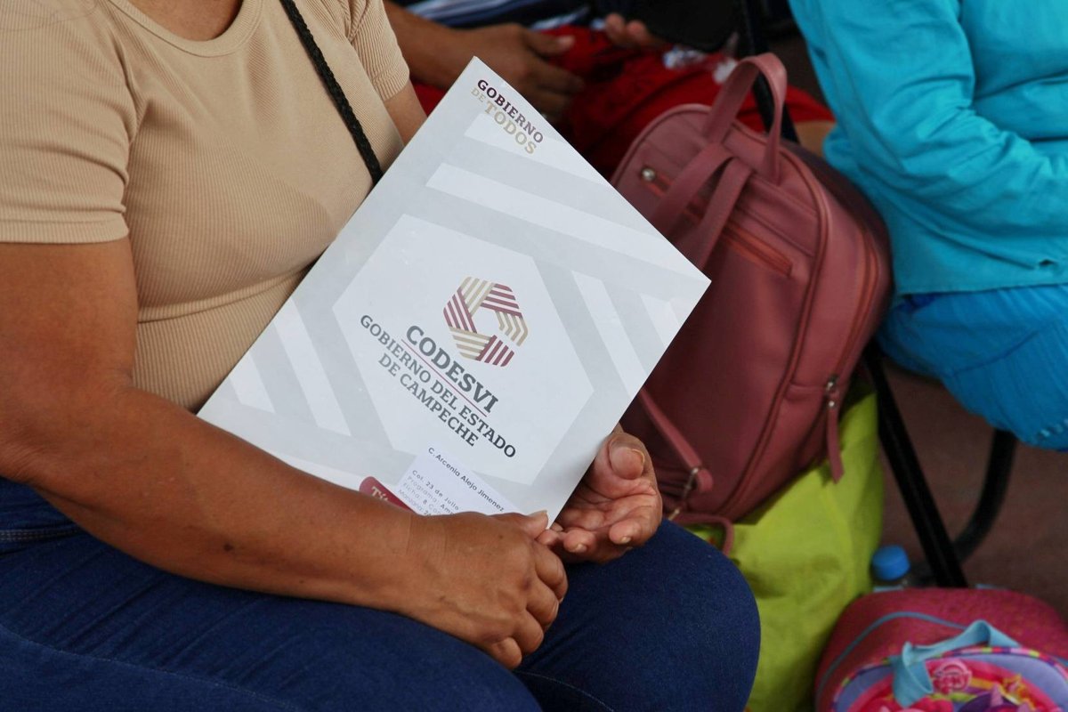 AVANZA CAMPECHE EN JUSTICIA SOCIAL Y CERTEZA JURÍDICA: SE ENTREGAN ESCRITURAS PÚBLICAS Y TÍTULOS DE PROPIEDAD EN CARMEN