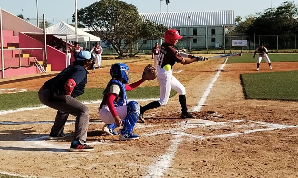 CAMPECHE TIENE JORNADA POSITIVA AL INICIAR EL MACRO REGIONAL DE SÓFTBOL