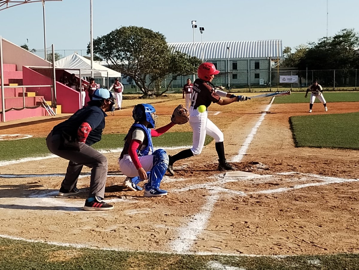 CAMPECHE TIENE JORNADA POSITIVA AL INICIAR EL MACRO REGIONAL DE SÓFTBOL