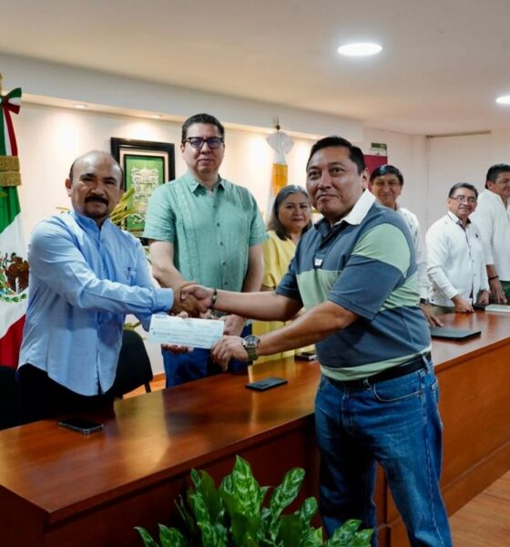EL SECRETARIO DE EDUCACIÓN ENTREGA INCENTIVOS A DOCENTES TUTORES DEL CICLO ESCOLAR 2025-2026