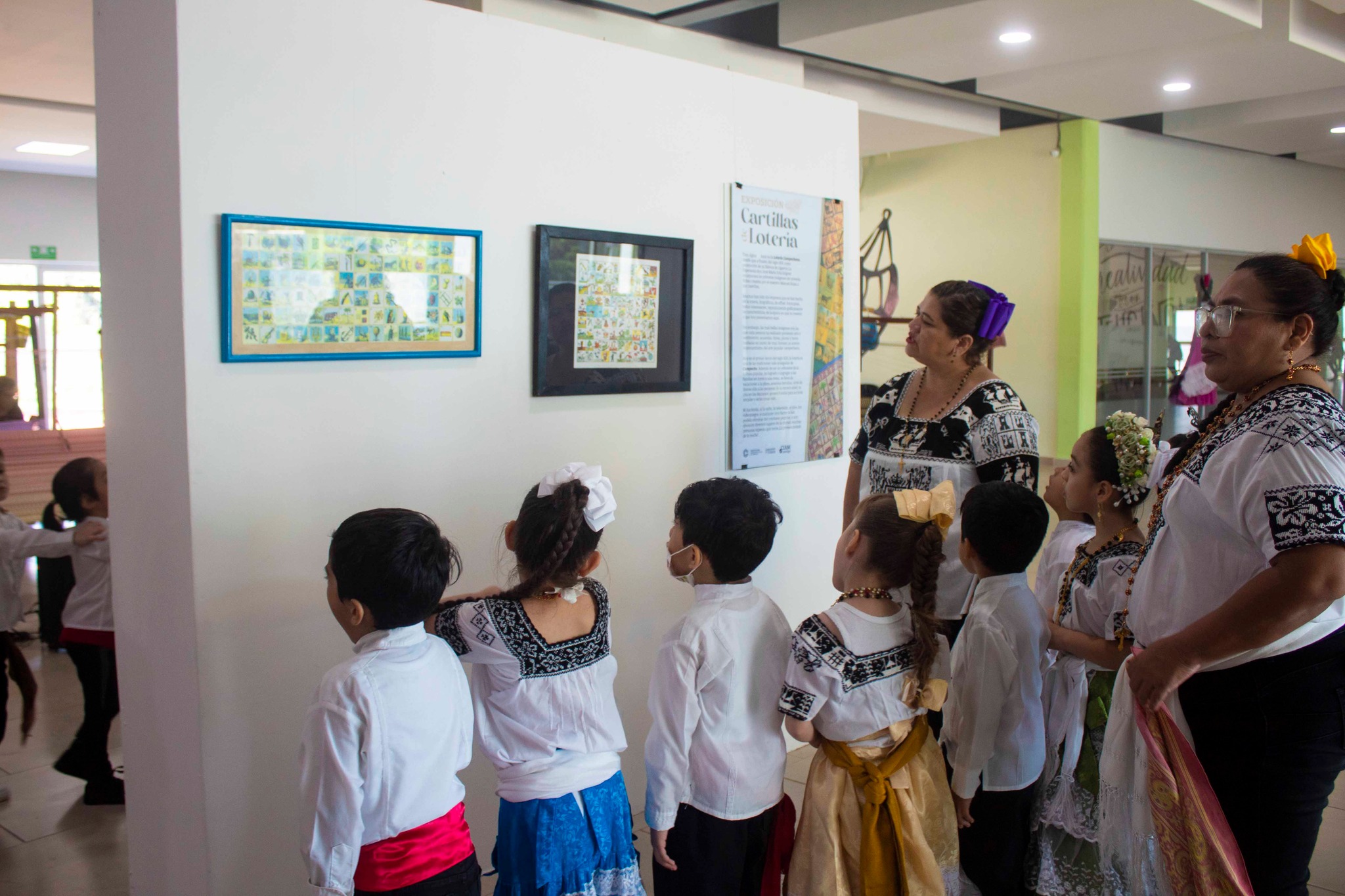 NIÑAS Y NIÑOS CENDI ISSSTECAM VISITAN EXPOSICIÓN DE CARTILLAS DE LOTERÍA EN CIAM