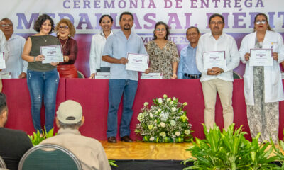 RECONOCEN A TRABAJADORES DE SALUD CON ENTREGA DE MEDALLAS AL MÉRITO 2024