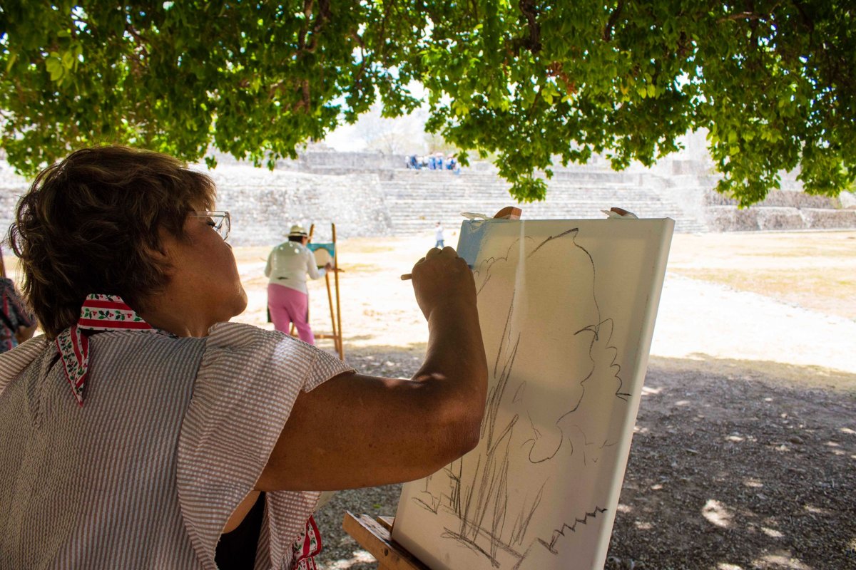 JUBILADAS DEL CIAM ISSSTECAM DEL TALLER DE ARTES VISUALES VISITAN EDZNÁ PARA PINTAR