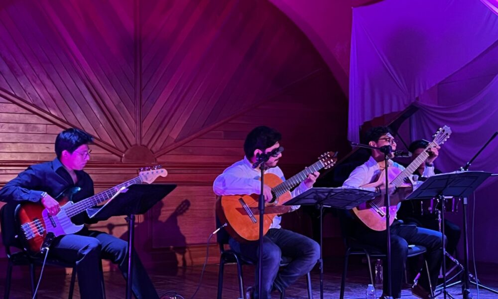SERENATA PARA MAMÁ LLENA DE EMOCIÓN EL CLAUSTRO CON LOS HERMANOS CHE MEX