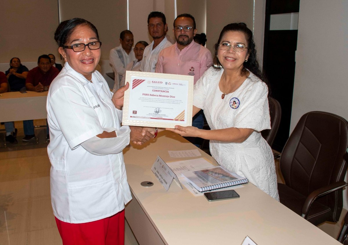 RECIBEN CONSTANCIAS 10 NUEVOS PARS DE CANDELARIA, CALAKMUL Y CAMPECHE