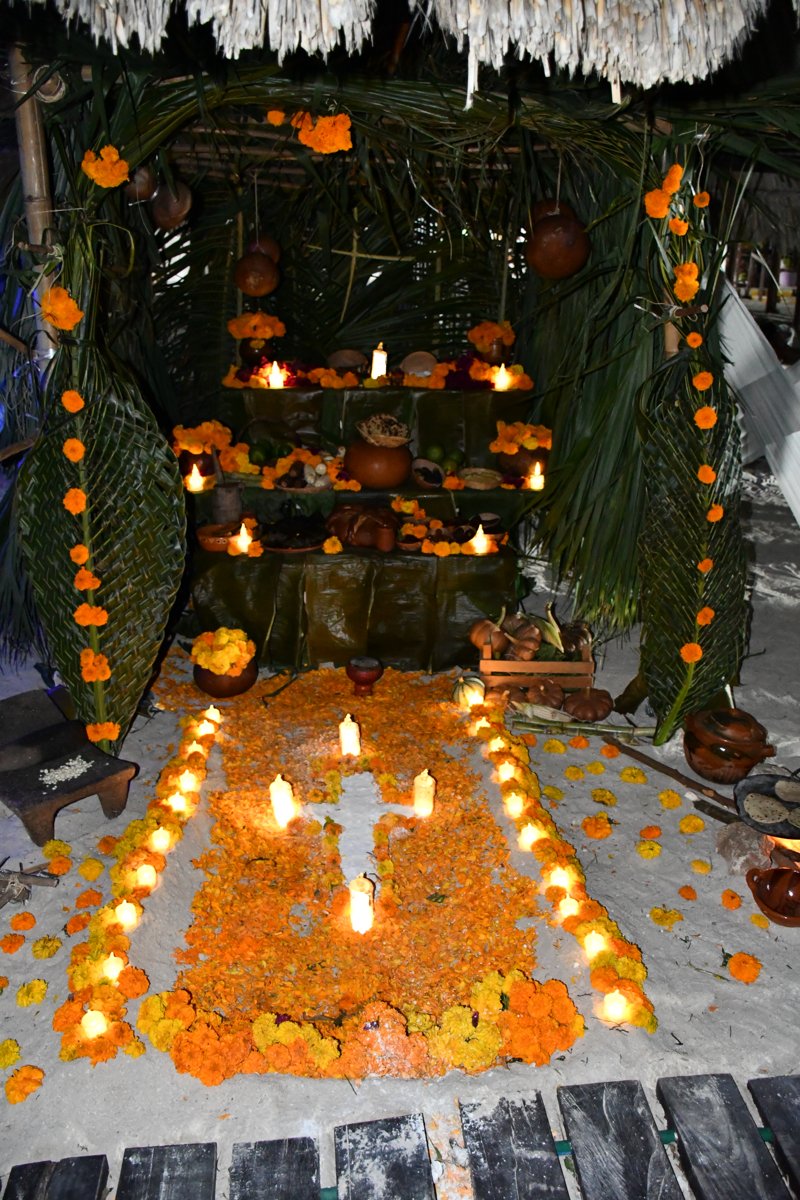 PROMUEVE APICAM EN PLAYA BONITA LAS TRADICIONES MEXICANAS CON EL CONCURSO DE ALTAR DE MUERTOS Y CATRINAS