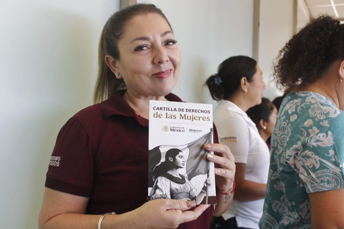 ENTREGAN LA CARTILLA DE DERECHOS DE LAS MUJERES A LAS SERVIDORAS PÚBLICAS DE LA CODESVI