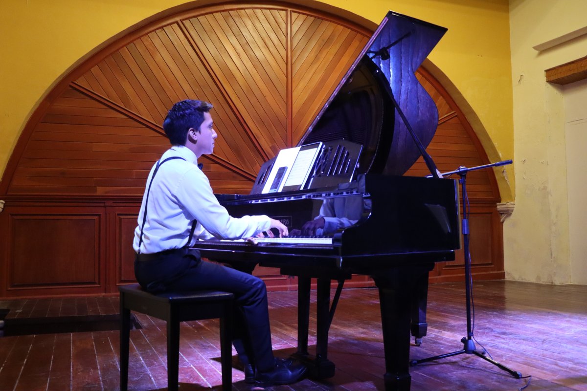 VELADA MUSICAL DE CONTRABAJO Y PIANO DELEITA EN EL AUDITORIO “HERNÁN LORÍA PÉREZ”