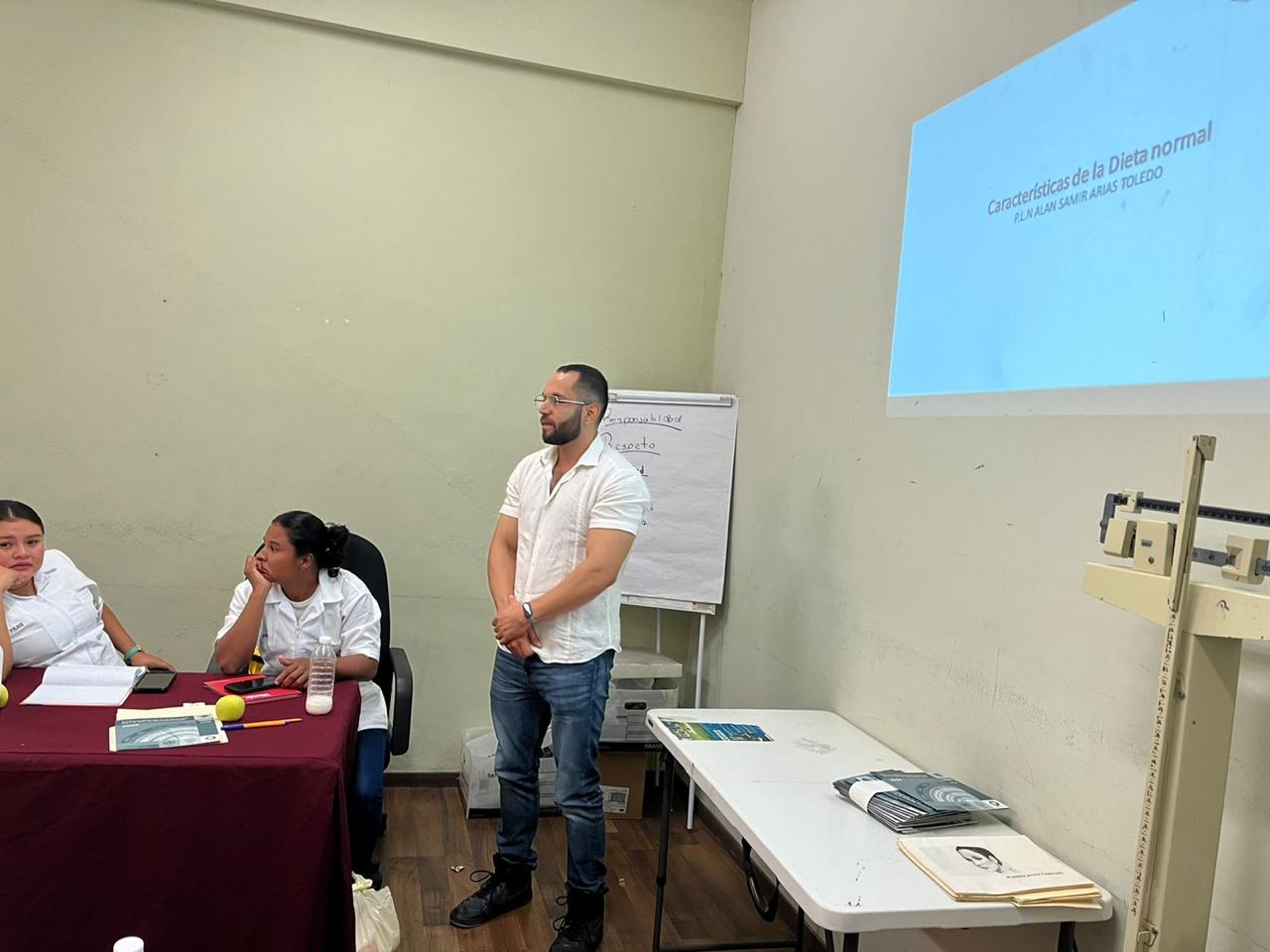 CAPACITAN A PARS EN TEMAS DE NUTRICIÓN PARA PREVENIR ENFERMEDADES CRÓNICAS EN COMUNIDADES RURALES