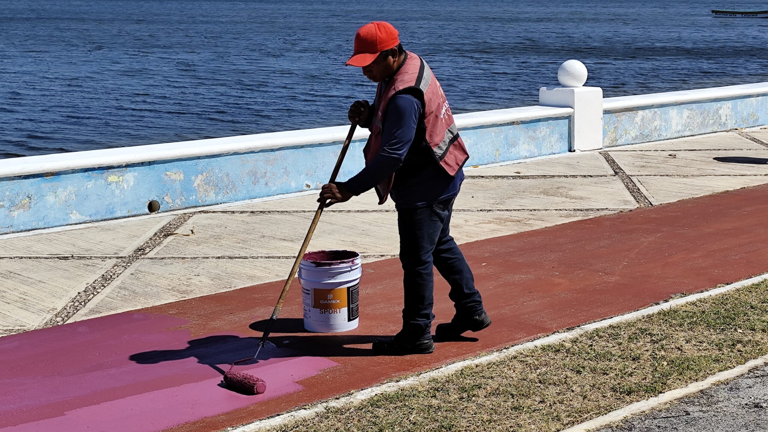 PINTURA Y RESANE EN ZONA DE COCTELEROS