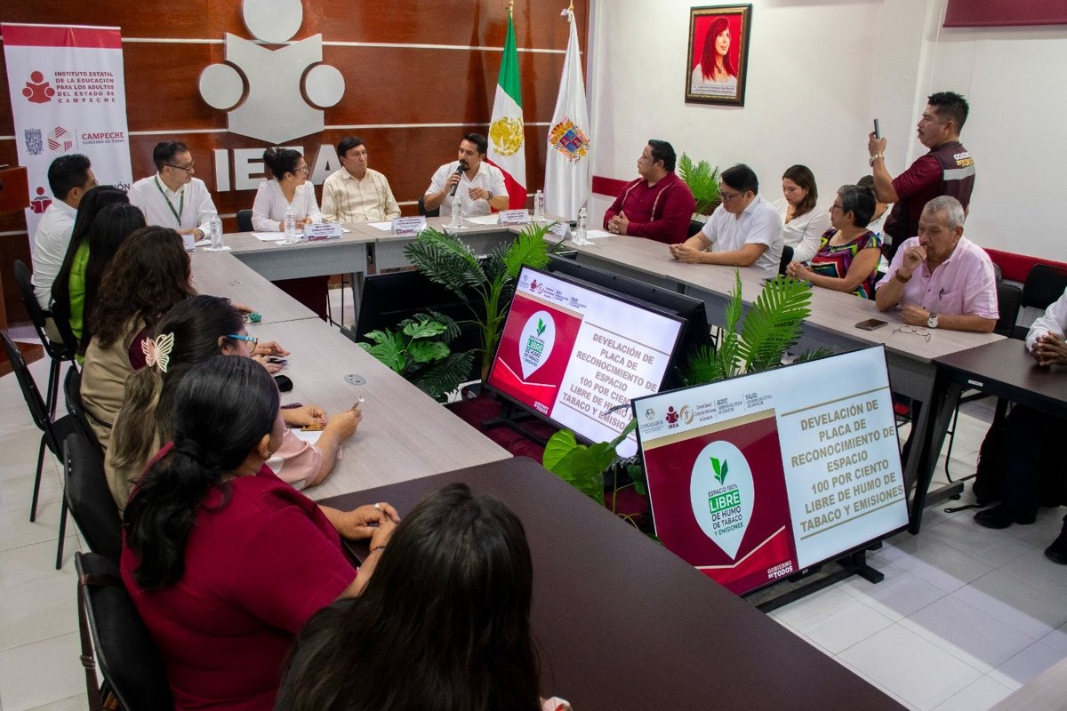 DEVELAN PLACA DEL IEEA COMO ESPACIO 100% LIBRE DE HUMO DE TABACO Y EMISIONES