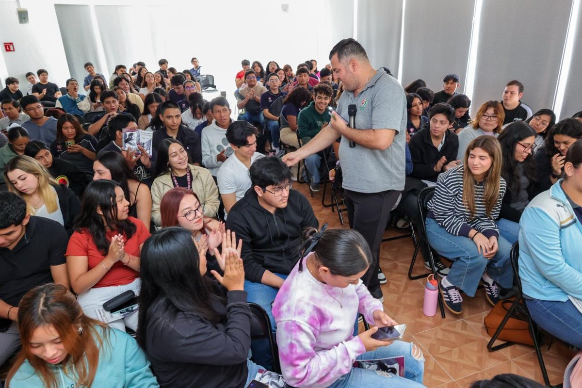 IMEC ENTREGA CARTILLAS DE DERECHOS DE LAS MUJERES A ESTUDIANTES DE LA UNIVERSIDAD VISCAYA
