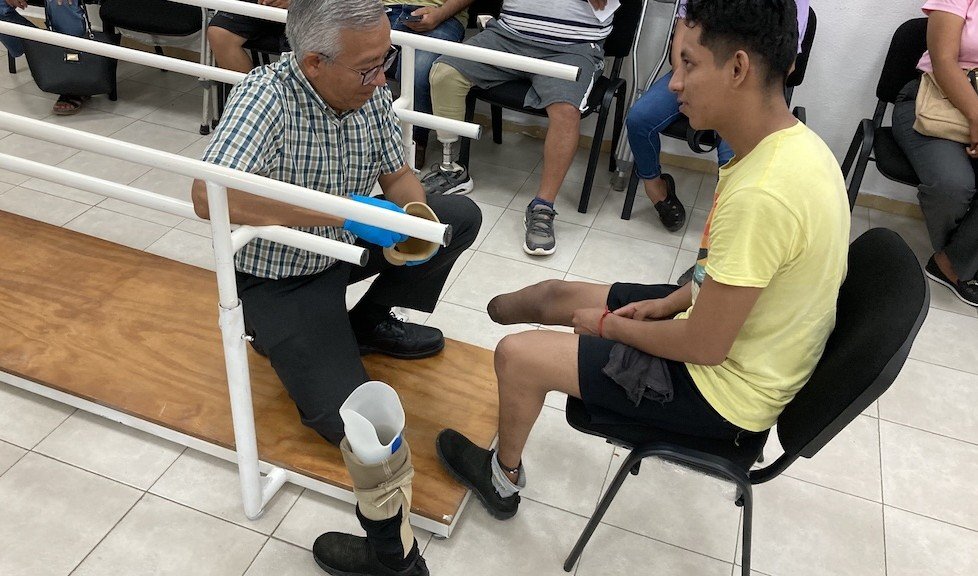 FORTALECEN AUTONOMÍA Y CALIDAD DE VIDA CON ENTREGA DE PRÓTESIS