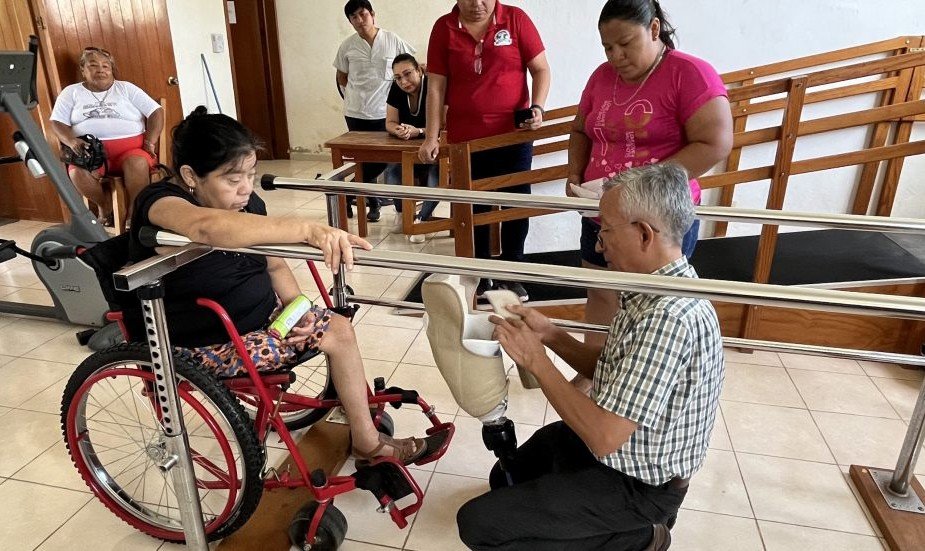 FORTALECEN AUTONOMÍA Y CALIDAD DE VIDA CON ENTREGA DE PRÓTESIS