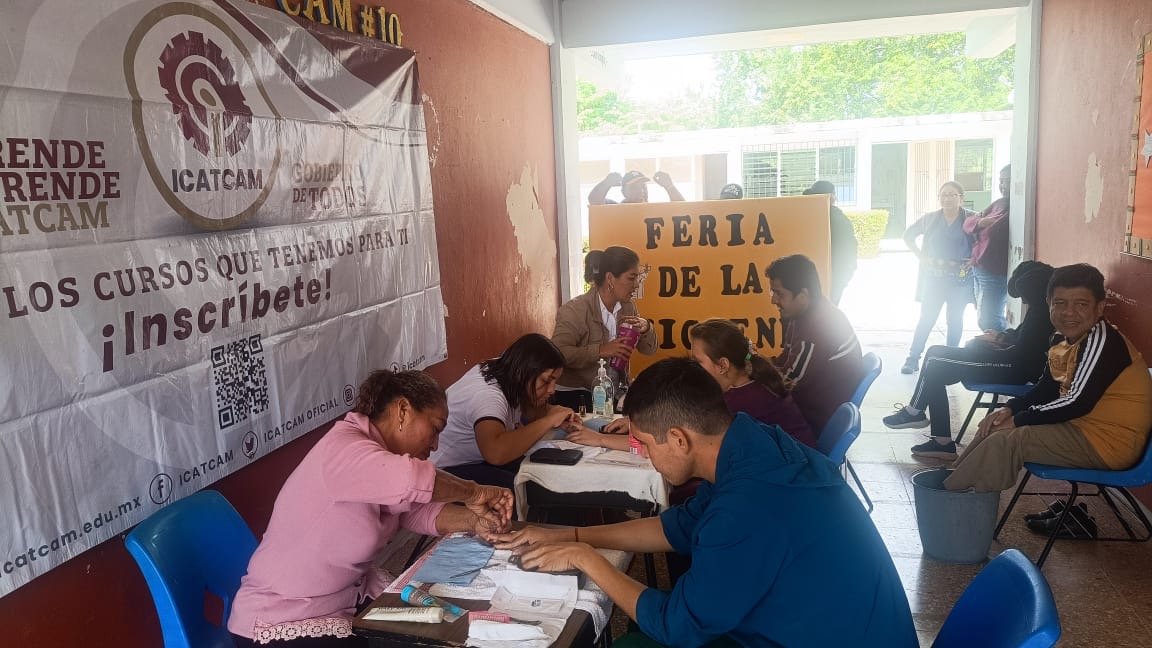 REALIZACIÓN DE SERVICIO COMUNITARIO DE MANICURE EN EL CAM # 10, POR PARTE DEL ICAT ACCIÓN MÓVIL PALIZADA