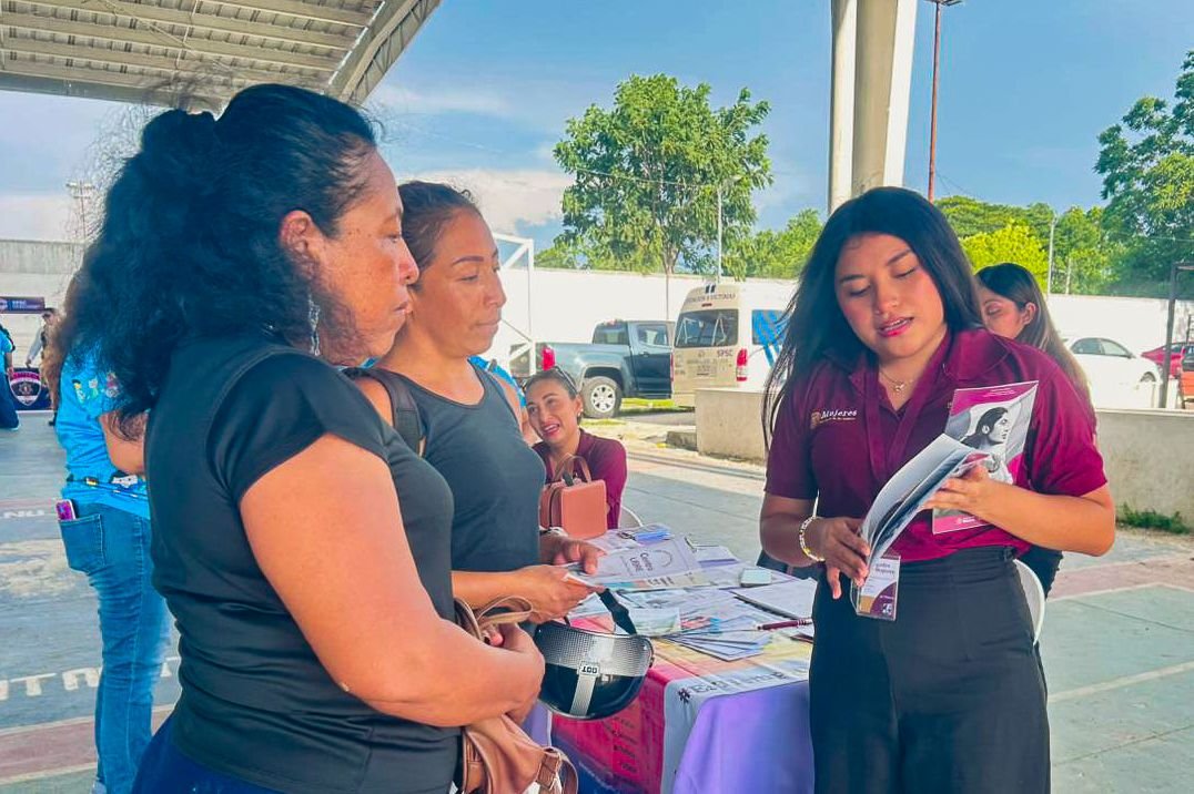 LA UNIDAD MÓVIL “LA VIOLETA” DEL IMEC ACERCA SERVICIOS GRATUITOS A MUJERES DE CHAMPOTÓN