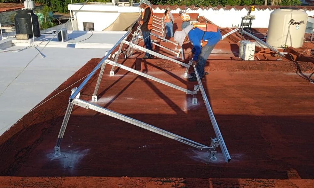 COLOCAN PANELES SOLARES EN INSTALACIONES DE LA APCEC