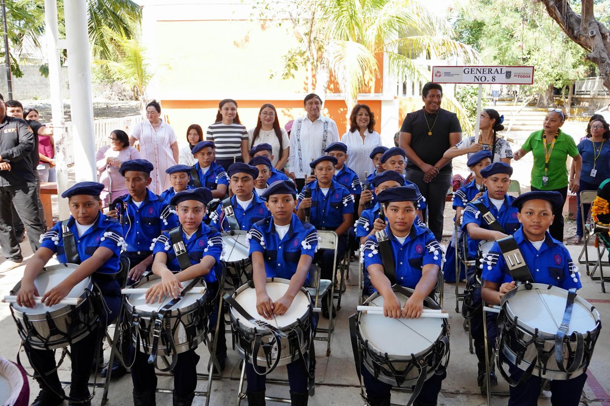 PARTICIPAN ALUMNOS DE SECUNDARIA EN CONCURSO DE BANDAS DE GUERRA