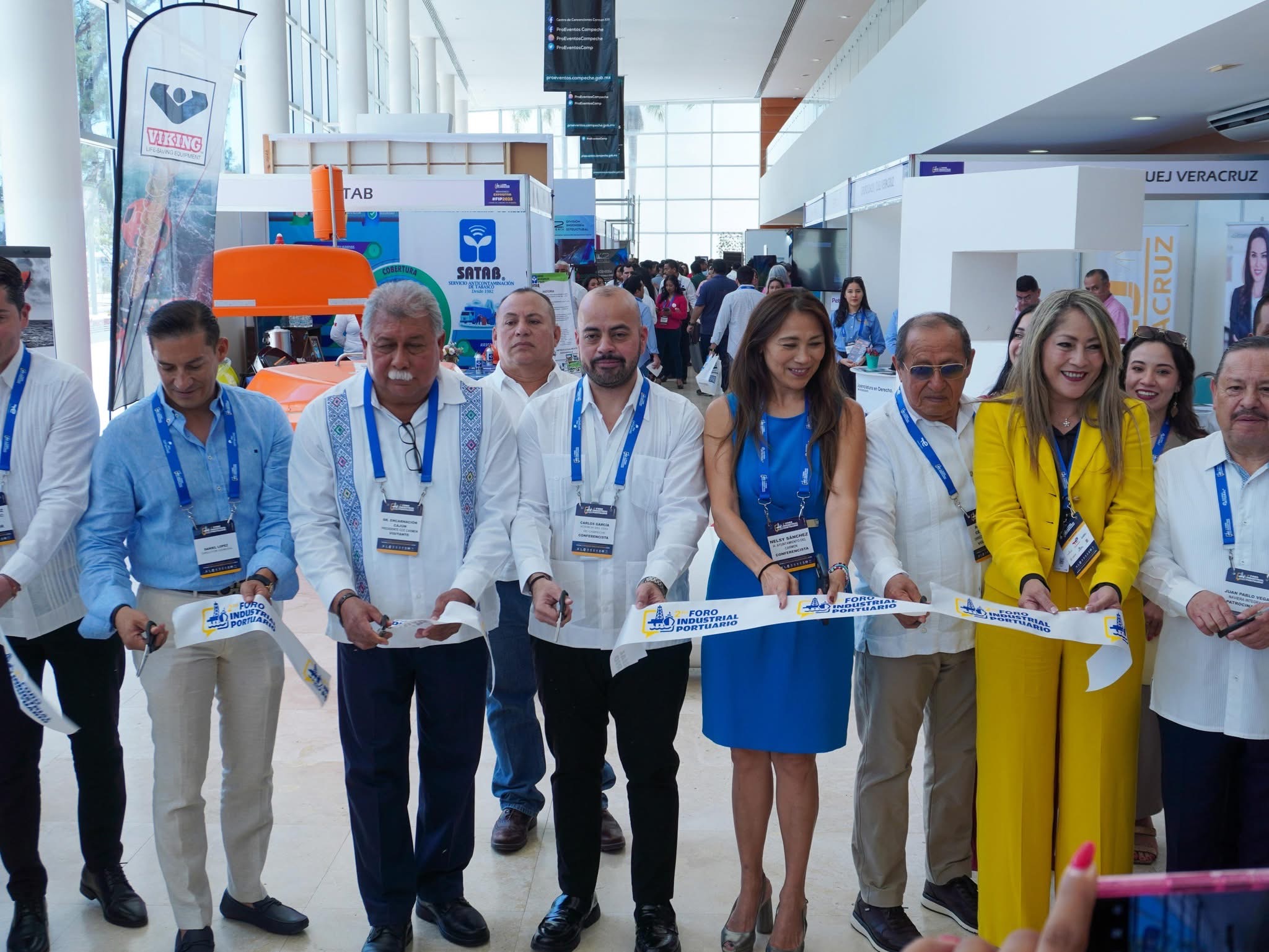 RECORRIDO POR EL PABELLÓN DE EXPOSITORES EN EL FORO INDUSTRIAL PORTUARIO