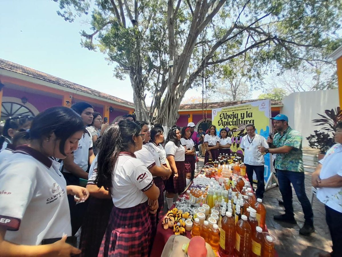 PLANTEL CIUDAD DEL CARMEN DIA INTERNACIONAL DE LA APICULTURA