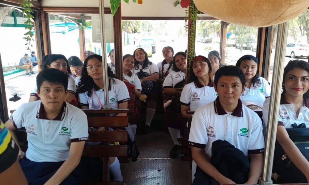 PLANTEL CIUDAD DEL CARMEN DIA INTERNACIONAL DE LA APICULTURA