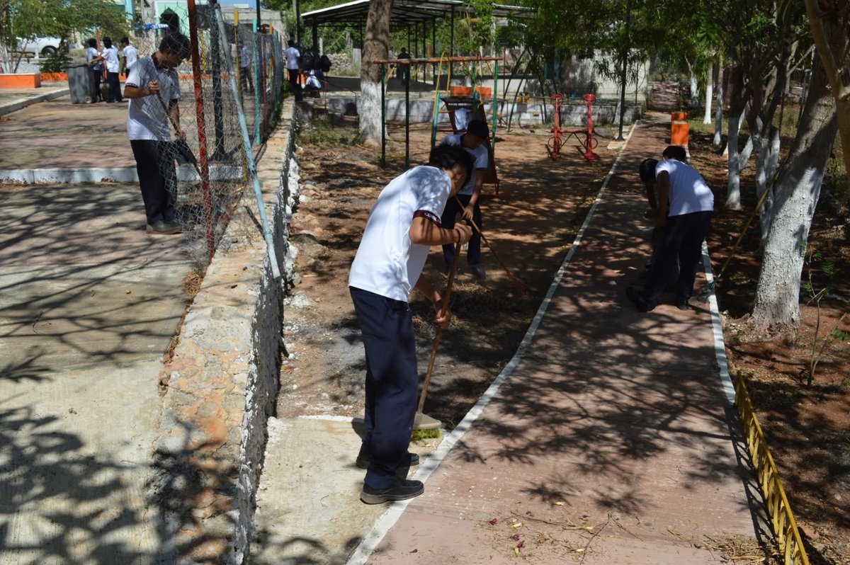 PLANTEL DZITBALCHÉ SERVICIO COMUNITARIO