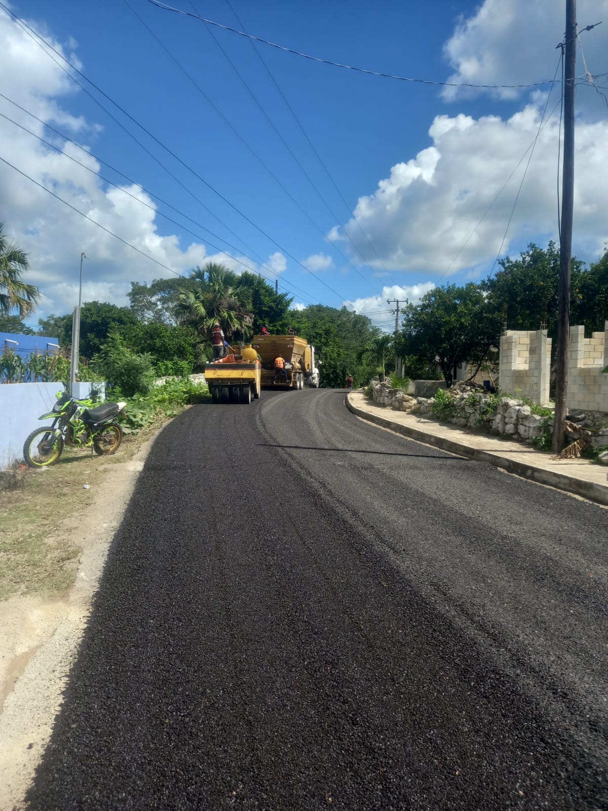 MANTENIMIENTO EN CARRETERA DE XMABÉN, HOPELCHÉN