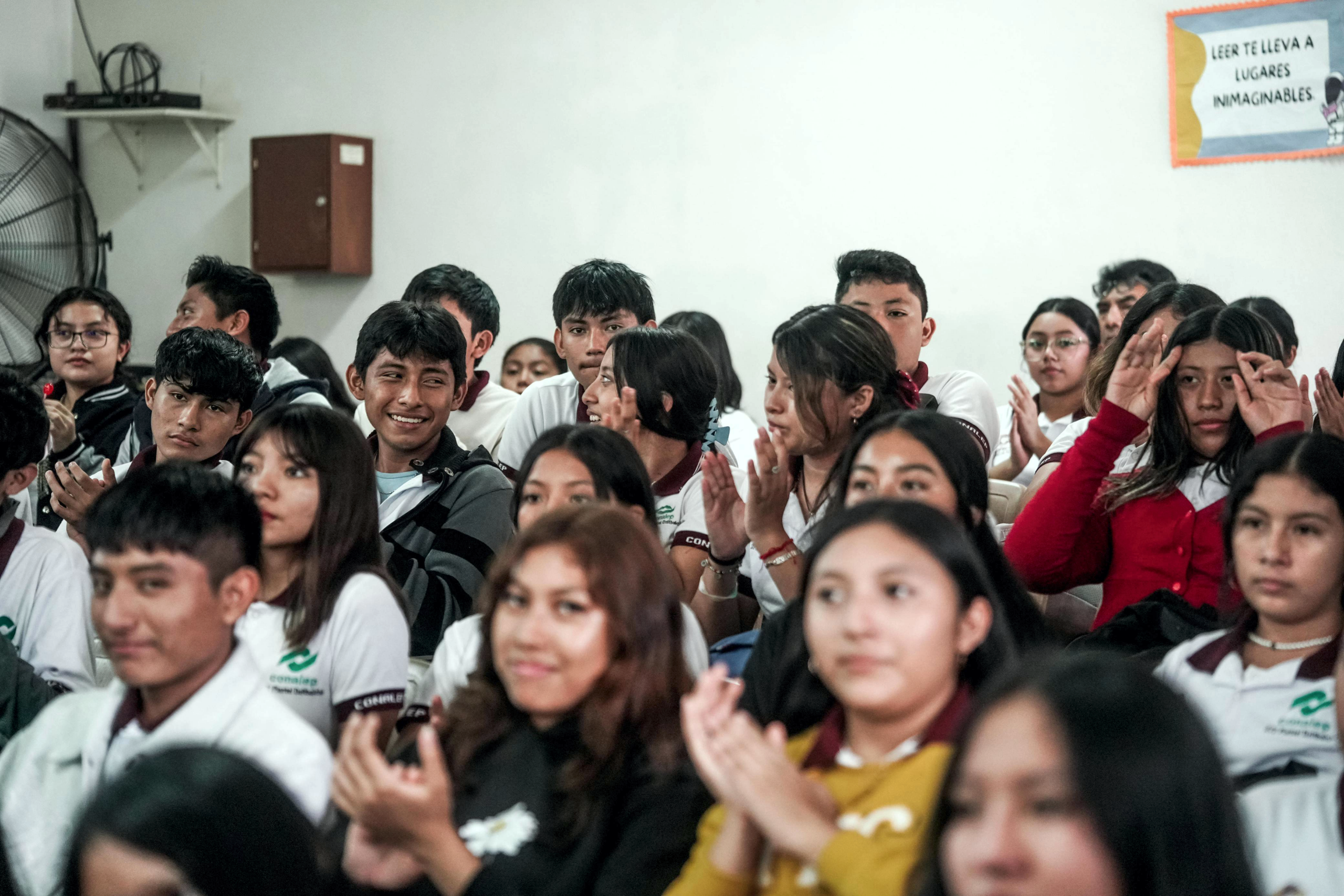 AUTORA PARTICIPO EN SEMANA DEL LIBRO PLANTEL DZITBALCHÉ