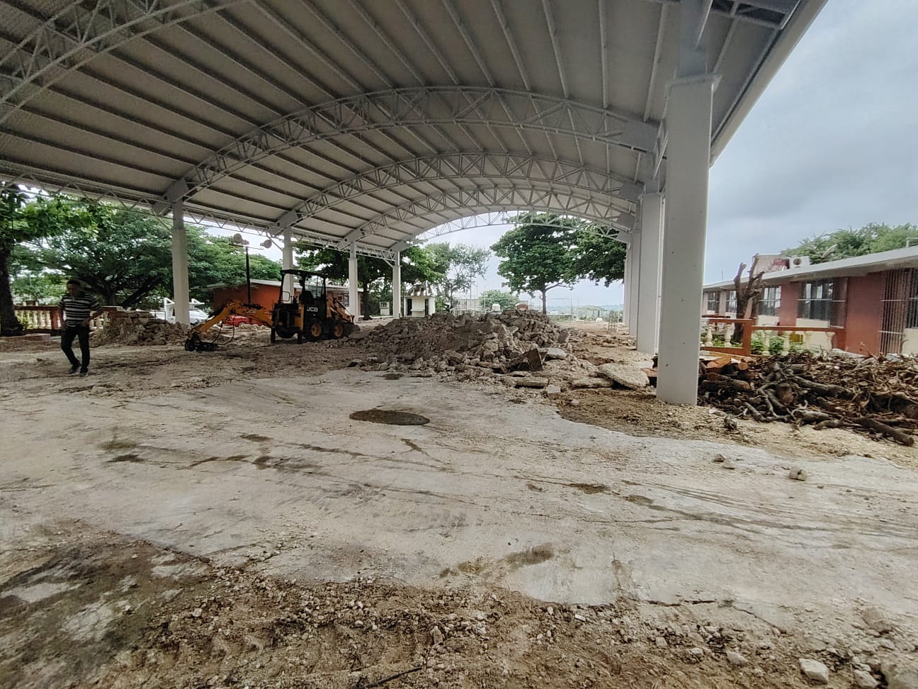 AVANCE EN LA CONSTRUCCIÓN DE LA CANCHA DE USOS MÚLTIPLES EN LA PRIMARIA NIÑOS HÉROES