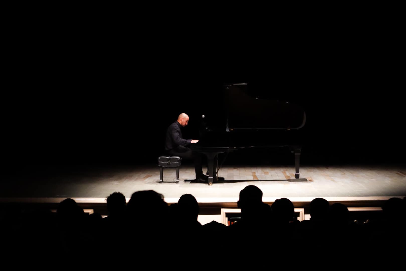 CON UN EXTRAORDINARIO RECITAL DE PIANO, EL TEATRO DE LA CIUDAD FRANCISCO DE PAULA TORO REABRIÓ EL TELÓN EN ESTE 2025