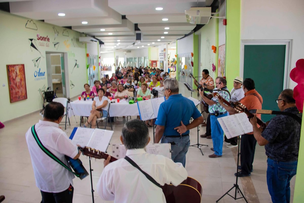 CELEBRACIÓN A LAS MADRES EN CIAM ISSSTECAM