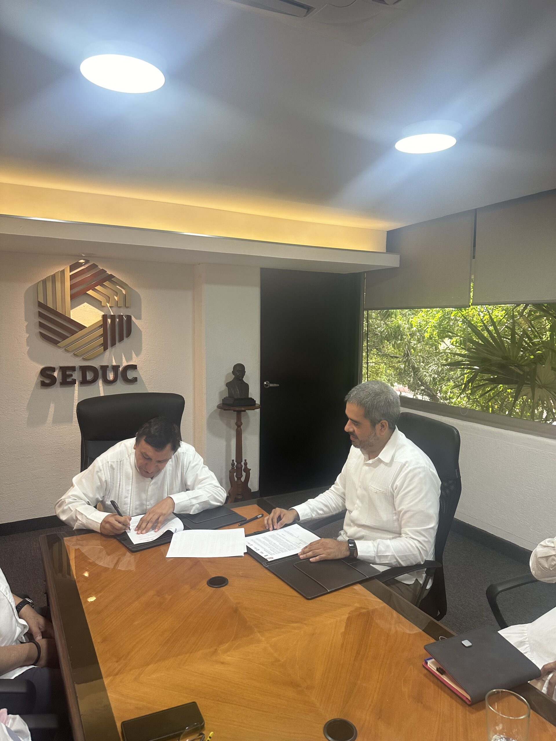 CONVENIO DE COLABORACIÓN ENTRE LA SEDUC Y LA CLBP