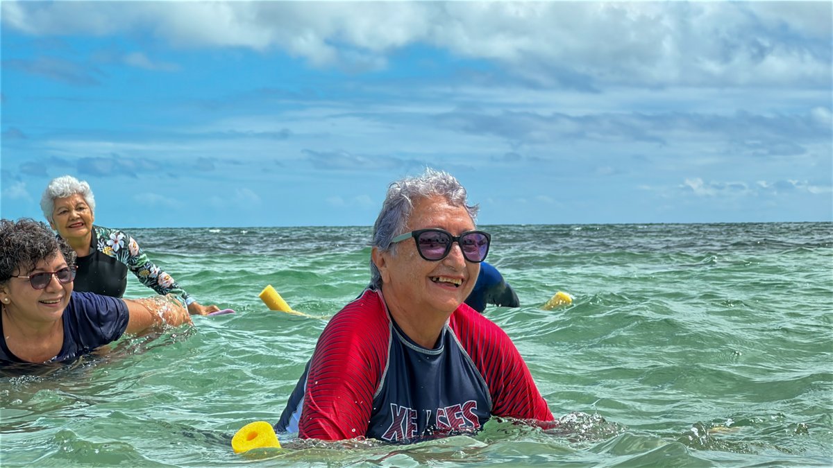ACTIVIDAD DE FISIOTERAPIA “MOVILIDAD Y BIENESTAR EN EL AGUA” PARA JUBILADOS DEL CIAM ISSSTECAM