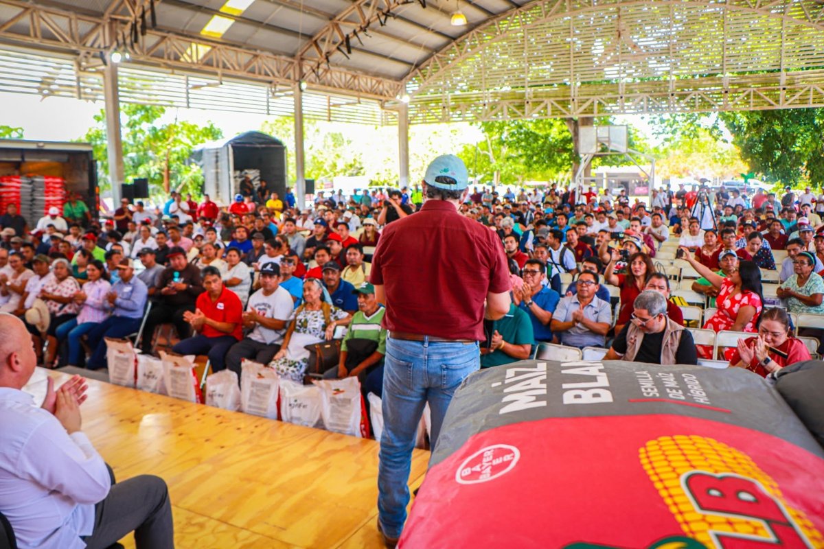 ENTREGA LA GOBERNADORA LAYDA SANSORES, MAÍZ Y FERTILIZANTE EN CALKINÍ