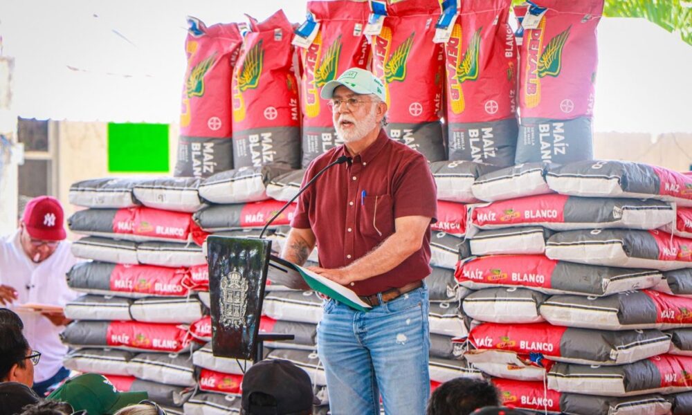 ENTREGA LA GOBERNADORA LAYDA SANSORES, MAÍZ Y FERTILIZANTE EN CALKINÍ